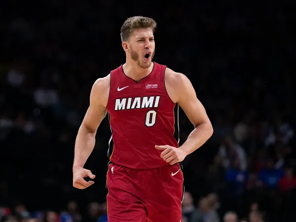 Los Angeles Lakers akan jajal Meyers Leonard dalam tryout.