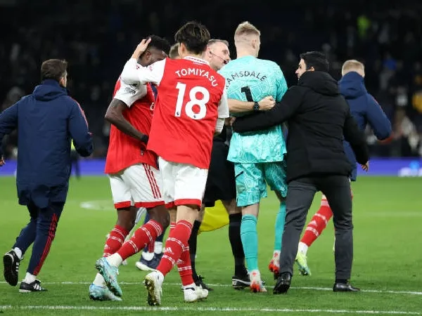 Aaron Ramsdale Ditendang Pendukung Tottenham, Mikel Arteta yang Disalahkan