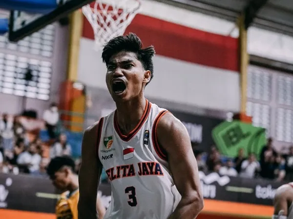 Kemenangan Pelita Jaya saat lawan Satya Wacana dibayar mahal dengan cederanya Yesaya Saudale.