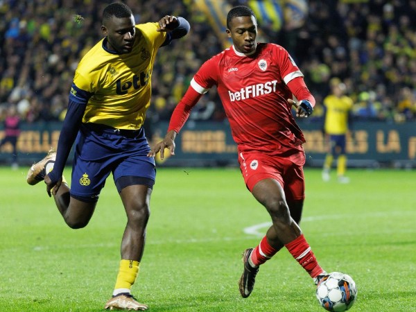 Eintracht Frankfurt Kepincut dengan William Pacho dari Royal Antwerp