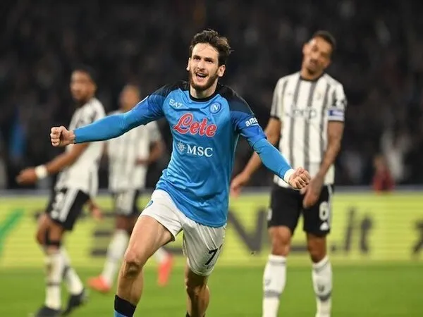 Khvicha Kvaratskhelia disebut oleh eks petinggi Juventus memiliki nilai jual lebih dari 100 juta Euro / via Getty Images