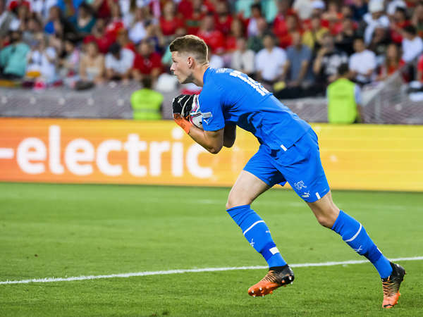 Gabung Gladbach, Jonas Omlin Kagumi Fanatisme Suporter