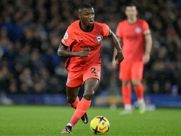 Gelandang Brighton, Moises Caicedo, dikaitkan dengan Chelsea