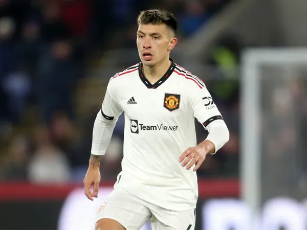Bek Manchester United, Lisandro Martinez.