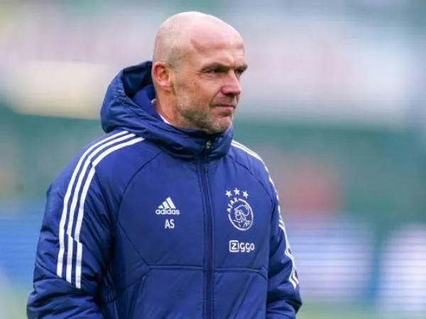 Ajax Beri Tambahan Waktu Kepada Alfred Schreuder