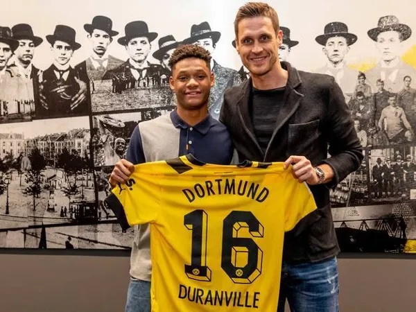 Julien Duranville dan Sebastian Kehl