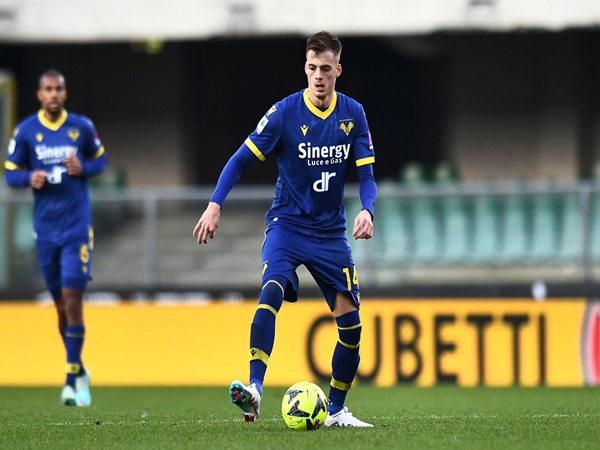 Lazio Disalip Marseille Dalam Perburuan Gelandang Hellas Verona