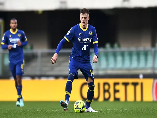 Lazio Disalip Marseille Dalam Perburuan Gelandang Hellas Verona