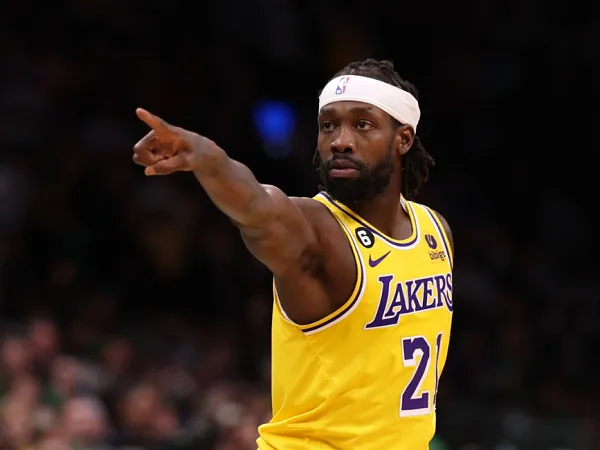 Eric Lewis sebut Patrick Beverley sudah layak mendapatkan technical foul.