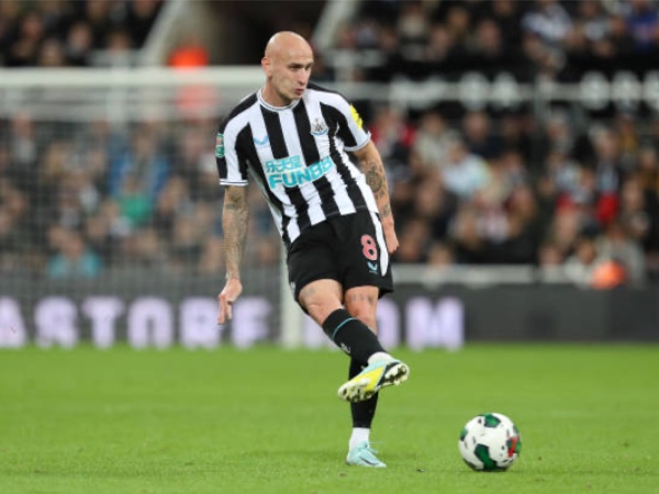 Nottingham Forest Sedang Dalam Pembicaraan Transfer Jonjo Shelvey