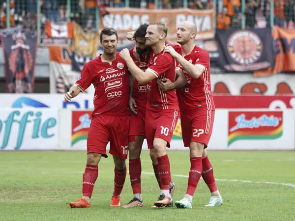 Penyerang Persija Jakarta, Abdulla Yusuf Helal merayakan gol ke gawang Persikabo 1973