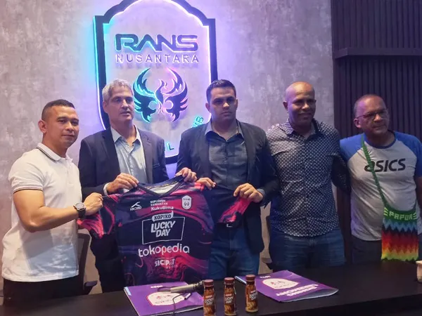 Pelatih anyar Rans Nusantara FC, Rodrigo Santana saat resmi diperkenalkan