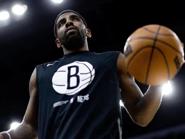 Kyrie Irving resmi akan berseragam Dallas Mavericks.