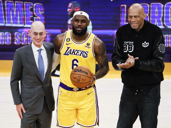 Kareem Abdul-Jabbar Legawa Rekornya Dipecahkan LeBron James