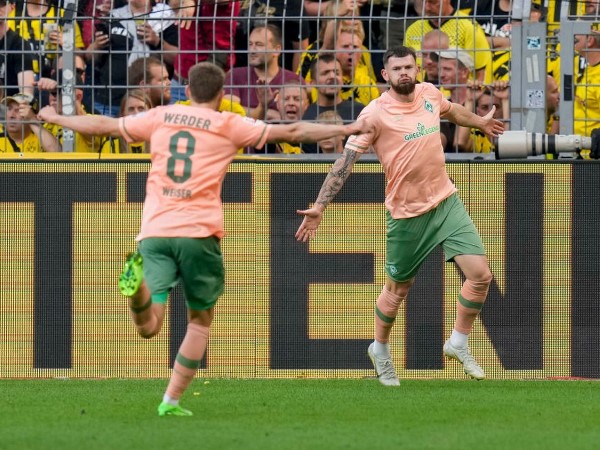 Oliver Burke Kenang Come Back Ajaib Bremen Melawan Dortmund