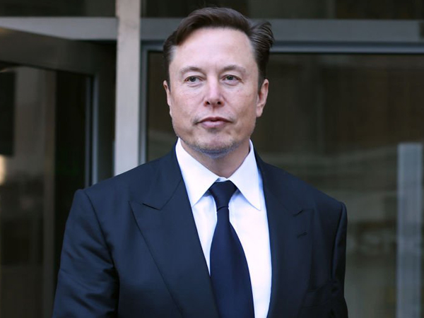 Elon Musk Tertarik Beli Man United, Serius Gak Nih?