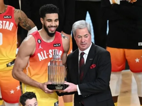 LeBron James Cedera, Tim Giannis Menangkan NBA All-Star