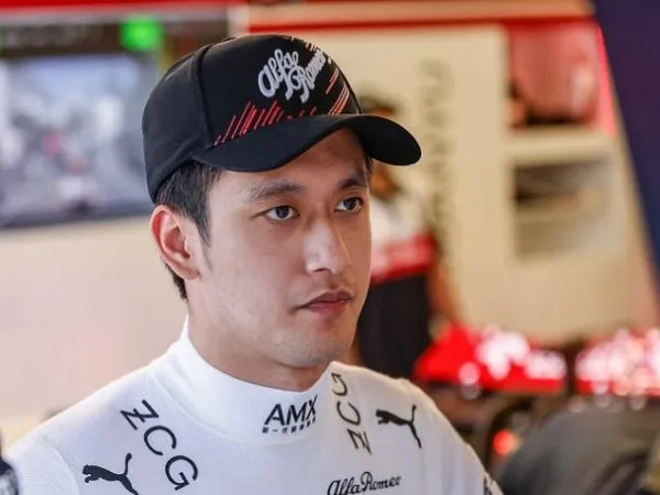 Pebalap Alfa Romeu, Guanyu Zhou.