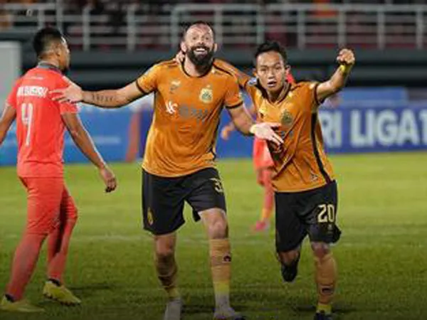 Penyerang Bhayangkara FC, Matias Mier mencetak dua gol ke gawang Borneo FC