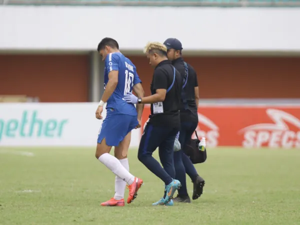 Gelandang PSIS Semarang, Vitinho saat ditarik keluar pada laga kontra Persita Tangerang