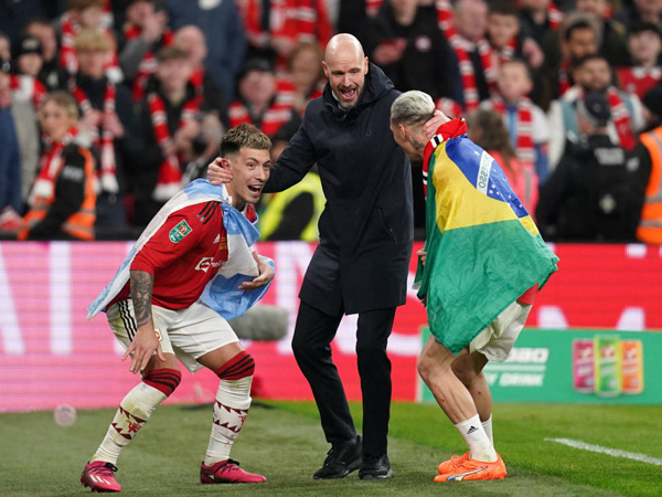 Aksi Joget Erik ten Hag di Final Piala Liga Inggris Dicibir Piers Morgan
