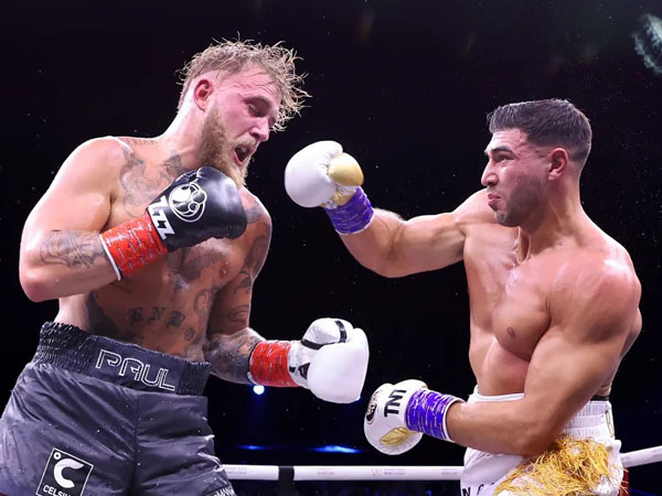 Tommy Fury Menang Split Decision Atas Jake Paul Dalam Duel di Arab Saudi