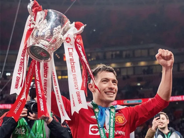 Bek Manchester United, Lisandro Martinez.