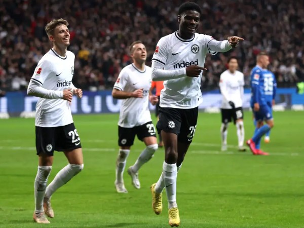 Frankfurt Bakal Permanenkan Status Junior Dina Ebimbe dan Philipp Max