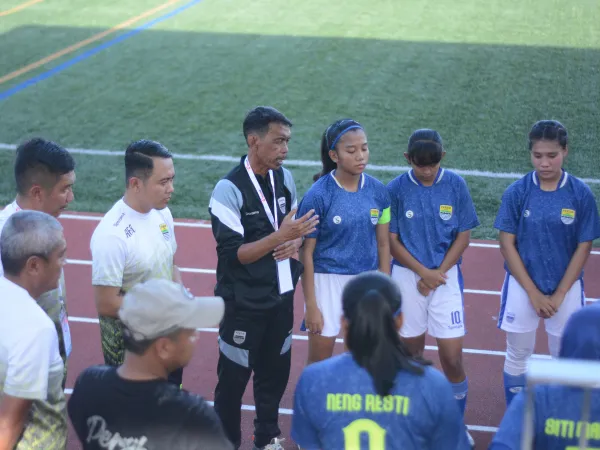 Pelatih Persib Putri, Iwan Bastian