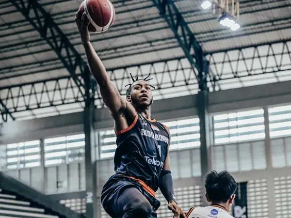 Randy Bell Antarkan Bumi Borneo Benamkan Elang Pacific