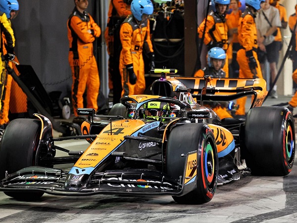 Mobil MCL60 Bermasalah, Lando Norris Pit Stop Sampai Enam Kali