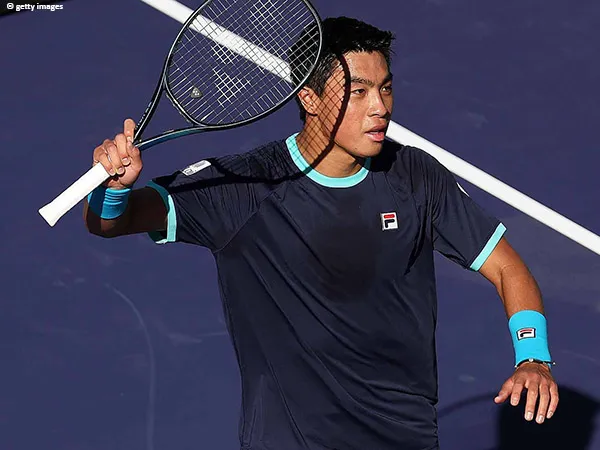 Brandon Nakashima Tumbangkan John Isner Di Indian Wells