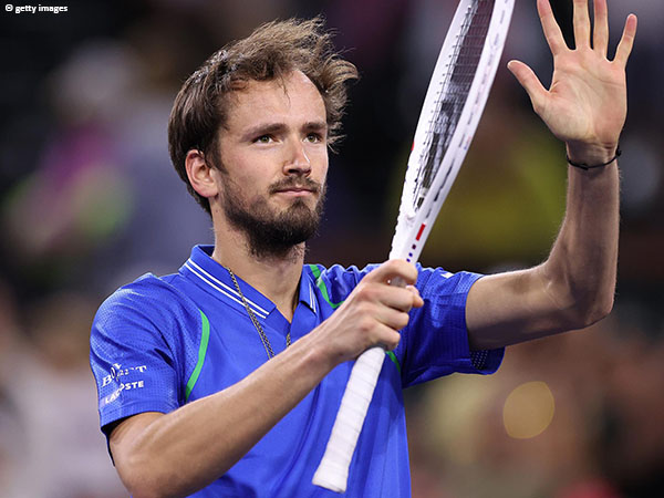 Daniil Medvedev Terpuruk, Tapi Tak Tersingkir Dari Indian Wells