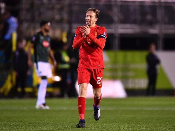 Eks gelandang Liverpool yakni Lucas Leiva, harus pensiun di usia 36 tahun menyusul kelainan jantung yang dideritanya / via Getty Images