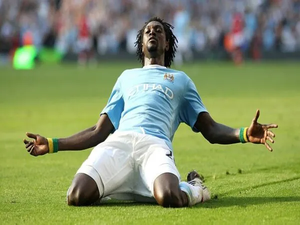 Emmanuel Adebayor hari ini (21/3) resmi memutuskan pensiun sebagai pemain profesional di usianya ke-39 tahun / via Getty Images