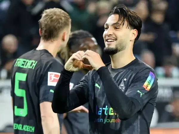 Ramy Bensebaini Tandatangani Kontrak Jangka Panjang dengan Dortmund