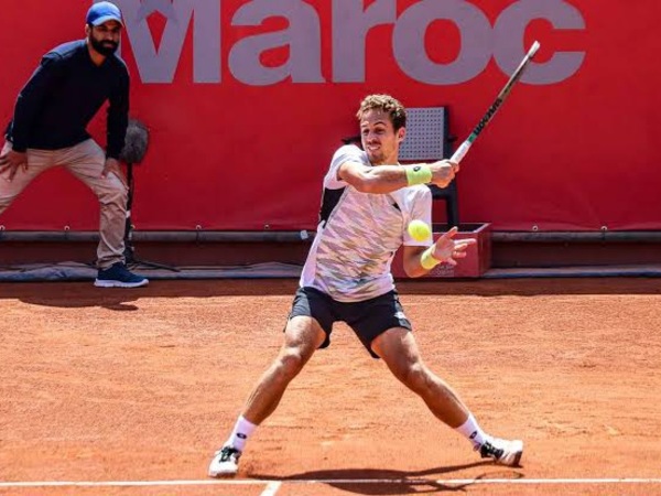 Roberto Carballes Baena Bertahan Dari Serangan Maxime Cressy Di Marrakesh