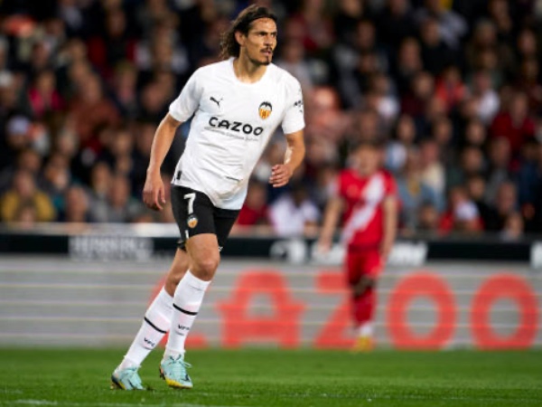 Edinson Cavani Bantah Akan Pensiun di Valencia