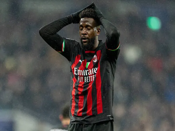 Manajemen AC Milan dilaporkan sudah hilang kesabaran terhadap Divock Origi yang tampil mengecewakan sepanjang musim 2022/23 / via Getty Images
