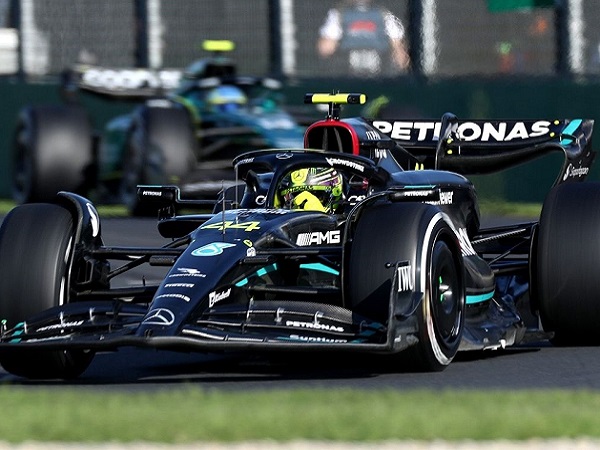 Meski Kian Kencang, Lewis Hamilton Ngaku Tak Nyaman dengan Mobil W14