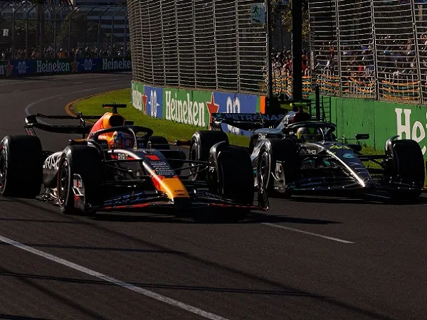 Lewis Hamilton Bantah Sengaja Ingin Tabrak Verstappen di GP Australia
