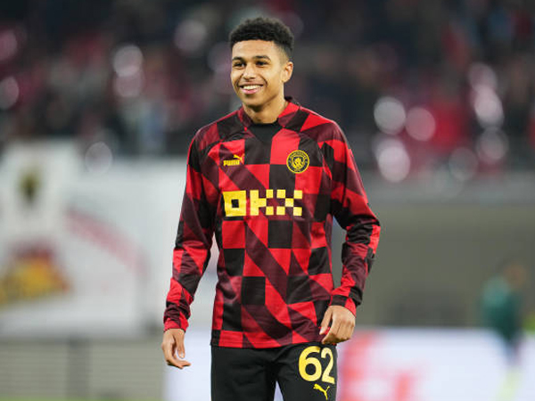 Leeds United Bersaing dengan Dortmund untuk Dapatkan Gelandang Man City