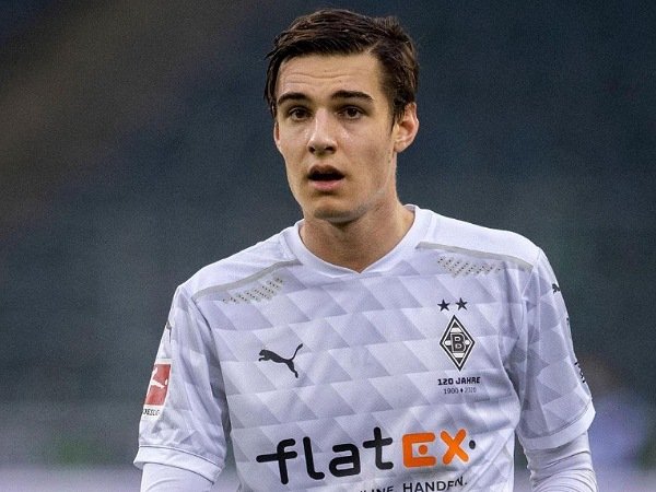 AC Milan Bersaing Ketat Dengan Liverpool Untuk Florian Neuhaus