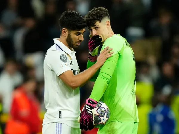 Kepa Arrizabalaga dan pemain Real Madrid, Marco Asensio