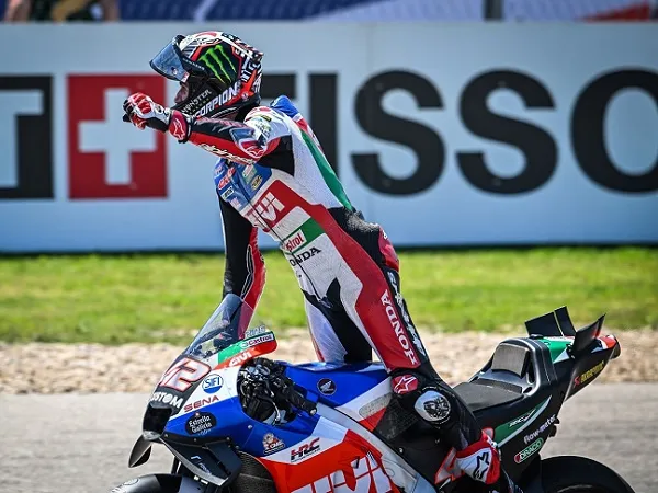 Bikin Taruhan dengan Mekanik Timnya, Alex Rins Dimarahi Sang Istri