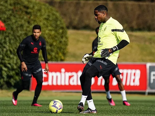 AC Milan Lagi Kena Masalah di Italia, Kok Fans MU yang Khawatir?