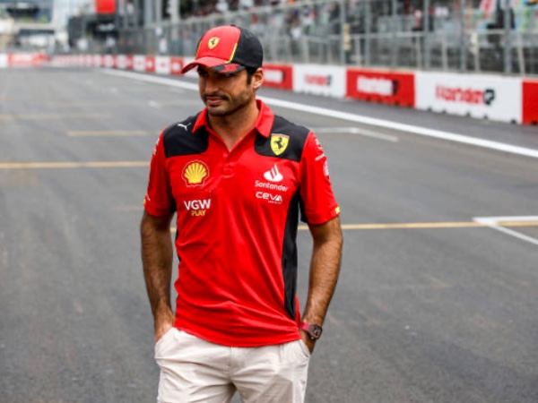 Carlos Sainz Bertekad Bangkit di Miami Setelah Kesulitan di GP Azerbaijan