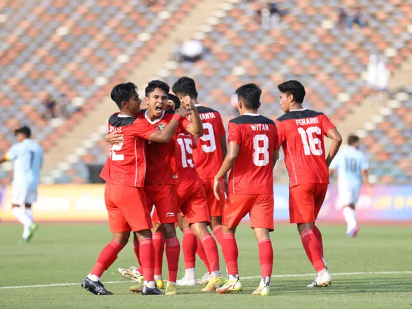 Pemain timnas Indonesia U-22 merayakan gol pertama ke gawang Myanmar yang dicetak Marselino Ferdinan