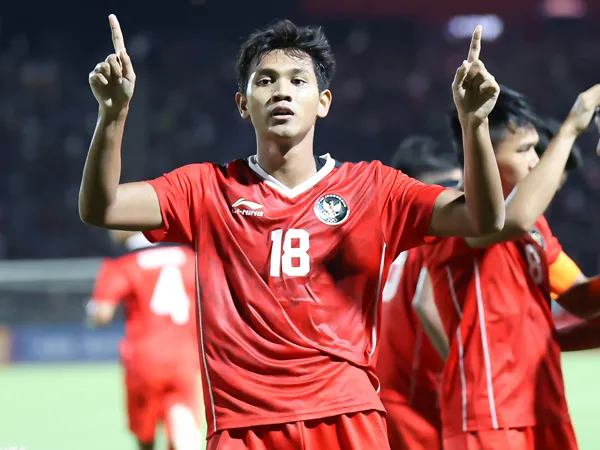 Pemain timnas Indonesia U-22, Titan Agung merayakan gol ke gawang Kamboja