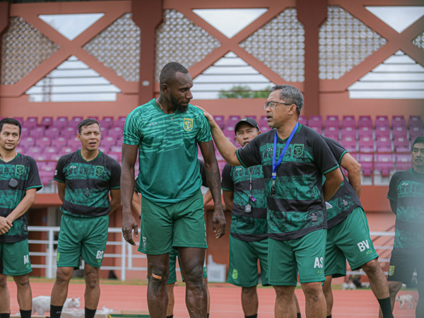 Yohanes Kandaimu Siap Beradaptasi dengan Gaya Permainan Cepat Persebaya